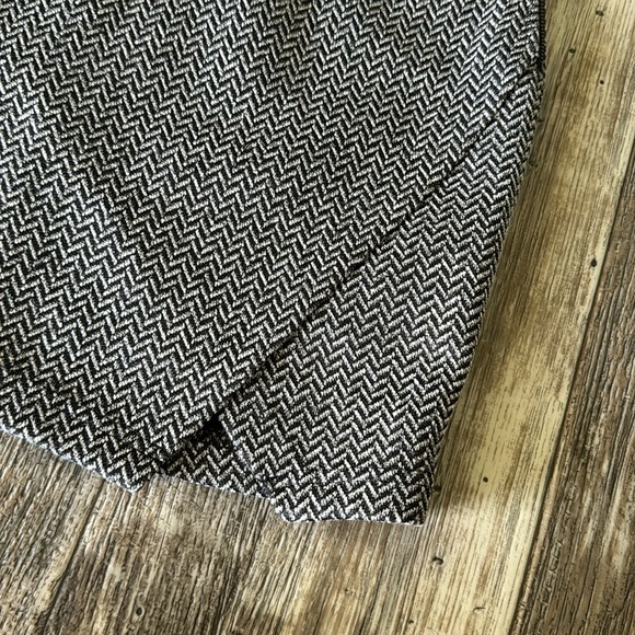 Everyday Chic Boutique Beautiful Skirt, Size Medium - Picture 4 of 12